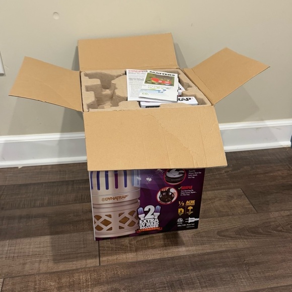 DynaTrap 3 Insect Trap Mosquito Control Bug Killer 1/2Acre Coverage 2 Extra Bulb - Picture 3 of 9